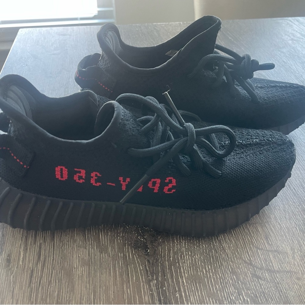 Adidas Yeezy Boost 350 V2 Black and Red Men’s Size 4 (Woman size 6)